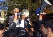 د.محمود عزت يلقى كلمة فى المتظاهرين.jpg