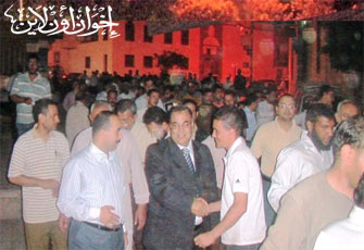 ترحيب كبير بأسامة الحسينى خلال جولاته.jpg