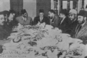 صورة-للشهيد-عبد-القادر-عودة-مع-الإمام-الهضيبي-وعبد-الناصر-وبعض-قيادات-مجلس-قيادة-الثورة-.png