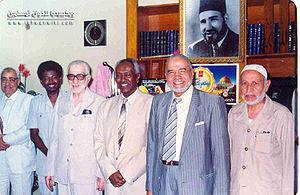 الأستاذ-أحمد-حسنين-والمستشار-الهضيبي-والدكتور-الملط-والأستاذ-مهدى-عاكف-وإخوة-من-السودان.jpg