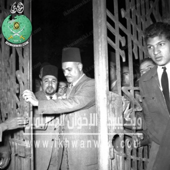 598px-عبد-الحكيم-عابدين-وعودة-المركز-العام-1951م.jpg