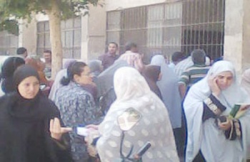 اقبال من معلمى القليوبية على التصويت.jpg