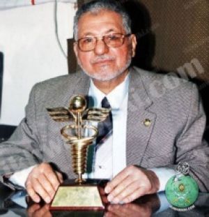 عبدالقادر-حجازي-والجائزة-التقديرية.jpg