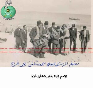 حسن-البنا-على-شاطيء-غزة.jpg