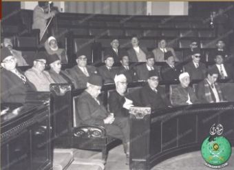 جانب-من-لجنة-الدستور-عام-1953-وفيها-عبدالقادر-عودة.jpg