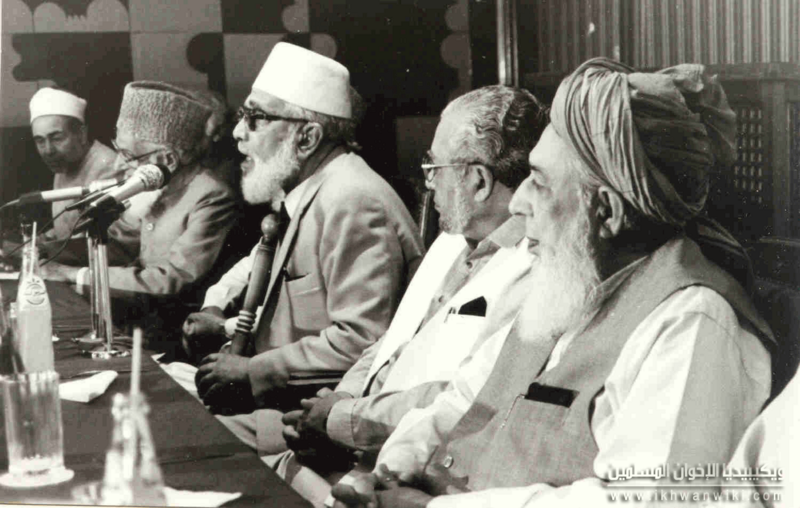 ملف:الأستاذ-أبو-النصر-والشيخ-طنطاوى-وعلماء-المسلمين-فى-احدى-المؤتمرات.png