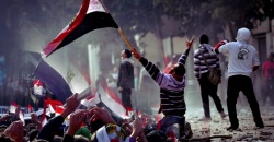 بين الشعارات والمفارقا.jpg