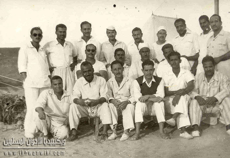 ملف:صلاح-شادي-وعبد-الرحمن-البنا-وعلي-نويتو-والحاج-مصطفى-الكومي.jpg
