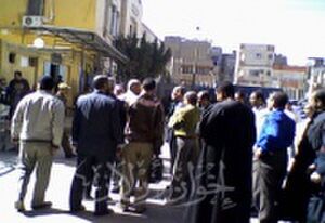قوات الأمن بالقليوبية تمنع المرشحين والمحامين من الوصول للمحكمة.jpg