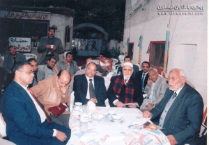 البنان-والمرشد-والضيوف-فى-الحديقة.png