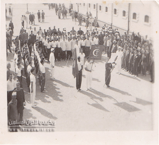 ملف:طلعت-الشناوي-وإخوانه-في-العرض-الرياضي.gif
